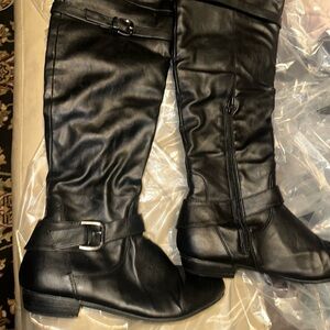 Women's Black Knee-High Boots